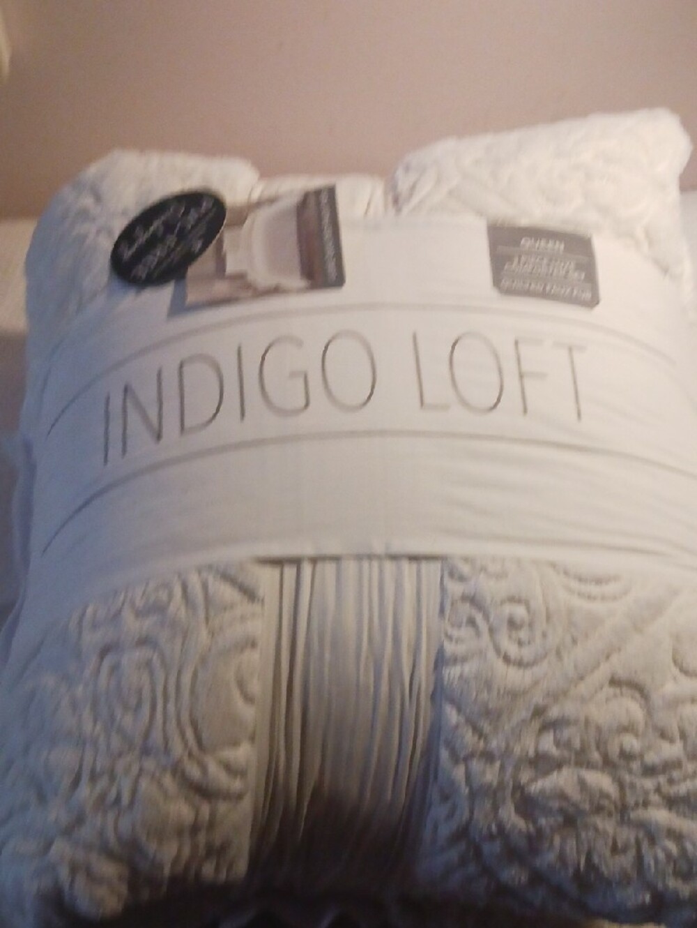 Indigo Loft White Faux Fur Queen 3 Pce. Lux Comforter Set Elegant Design Pattern